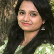 Mathe Lehrerin (auf Englisch), der Kinder jeden Alters unterrichtet. / Maths teacher (in English) who teaches children of all ages